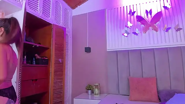 Snapshot of chantall1375 chatting on February 20, 2025, 1:57 am chantall1375 online show from February 20, 2025, 1:57 am