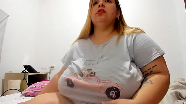 Snapshot of Blondylicious chatting on March 20, 2025, 11:45 pm Blondylicious online show from March 20, 2025, 11:45 pm