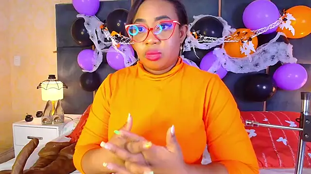 CaseyMoon online show from October 27, 2025, 12:31 pm