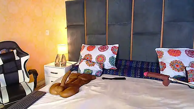 CaseyMoon online show from November 6, 2025, 12:28 pm