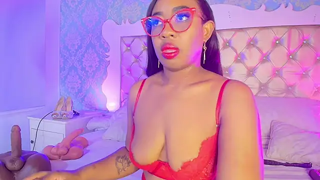Snapshot of CaseyMoon chatting on April 1, 2026, 12:39 pm CaseyMoon online show from April 1, 2026, 12:39 pm