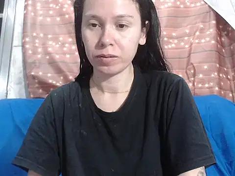 Snapshot of Venusluxodomme chatting on October 8, 2025, 5:27 am Venusluxodomme online show from October 8, 2025, 5:27 am