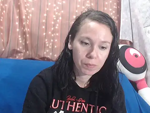 Venusluxodomme online show from March 11, 2026, 7:09 pm