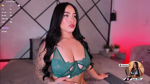 MaraMartine online show from November 19, 2025, 5:07 am