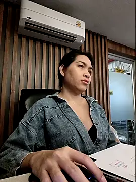 sara kimoo online show from November 19, 2025, 7:14 pm