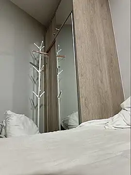 sara kimoo online show from November 22, 2025, 5:23 pm