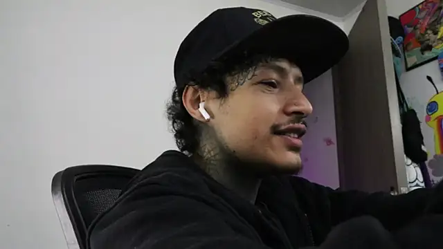 Snapshot of trieone chatting on October 14, 2025, 9:43 am trieone online show from October 14, 2025, 9:43 am