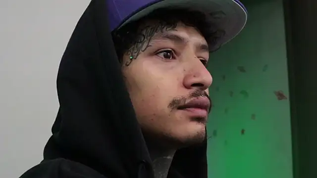 Snapshot of trieone chatting on December 4, 2025, 10:57 am trieone online show from December 4, 2025, 10:57 am