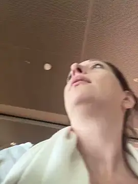 Snapshot of Viola_Beck chatting on March 5, 2025, 1:17 pm Viola Beck online show from March 5, 2025, 1:17 pm