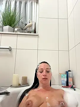 Snapshot of Viola_Beck chatting on October 19, 2025, 6:52 pm Viola Beck online show from October 19, 2025, 6:52 pm