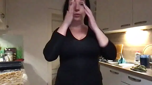 Snapshot of Viola_Beck chatting on December 21, 2025, 4:58 pm Viola Beck online show from December 21, 2025, 4:58 pm