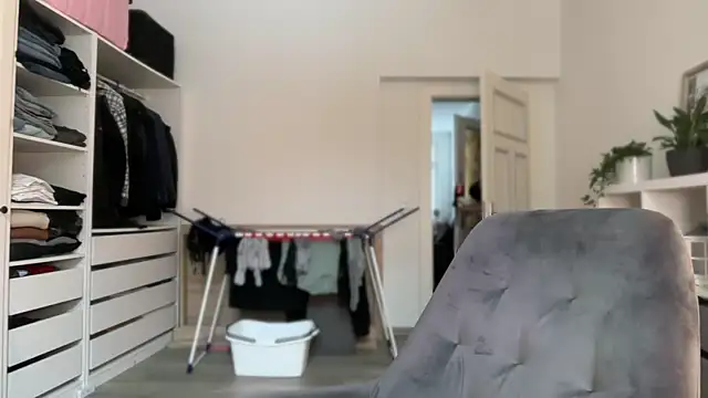 Snapshot of Viola_Beck chatting on February 5, 2026, 8:52 am Viola Beck online show from February 5, 2026, 8:52 am