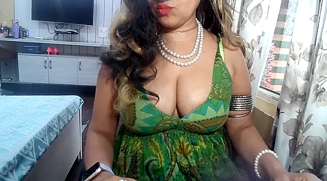 Snapshot of yourradhika chatting on February 5, 2025, 5:42 pm yourradhika online show from February 5, 2025, 5:42 pm