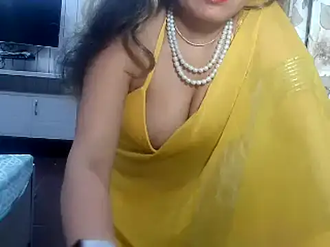 Snapshot of yourradhika chatting on March 6, 2025, 5:43 pm yourradhika online show from March 6, 2025, 5:43 pm