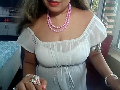 Snapshot of yourradhika chatting on March 17, 2025, 6:07 am yourradhika online show from March 17, 2025, 6:07 am