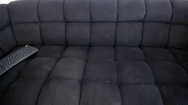 emilyhills  online show from October 22, 2025, 7:57 pm