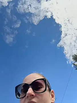 Snapshot of lolabunny9 chatting on February 8, 2026, 7:06 pm lolabunny9 online show from February 8, 2026, 7:06 pm