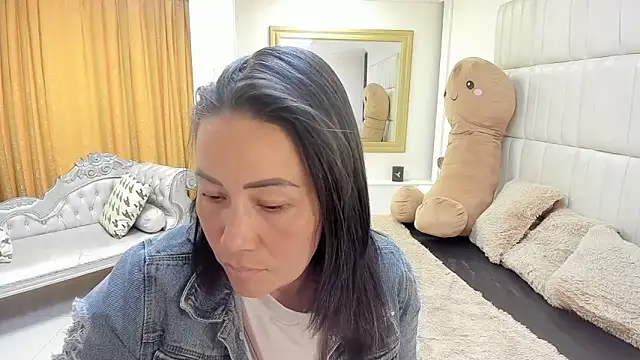 Snapshot of gaby_trent chatting on February 11, 2026, 4:23 pm gaby trent online show from February 11, 2026, 4:23 pm