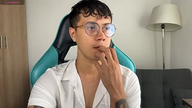 LeaneSeb online show from March 9, 2026, 6:34 pm