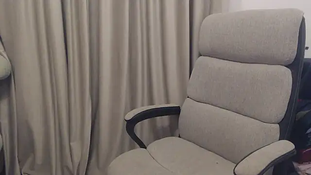 Aliss Hottie online show from October 30, 2025, 8:20 pm