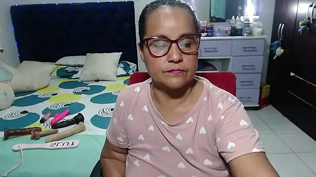 pervert mommy  online show from March 2, 2026, 11:28 am