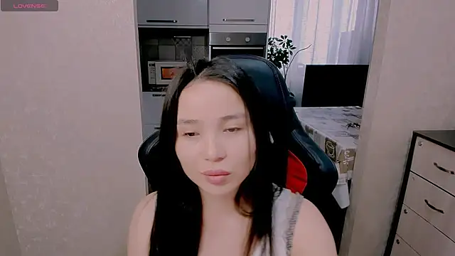 AyaMoon online show from December 2, 2025, 5:35 am