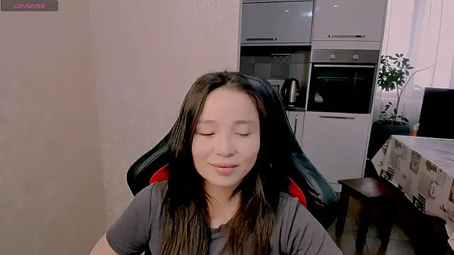 AyaMoon online show from December 5, 2025, 5:49 am