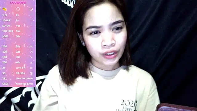  preciousmoira  online show from May 6, 2026, 2:55 pm