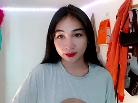 SweetLilly 18 online show from February 28, 2025, 1:47 am