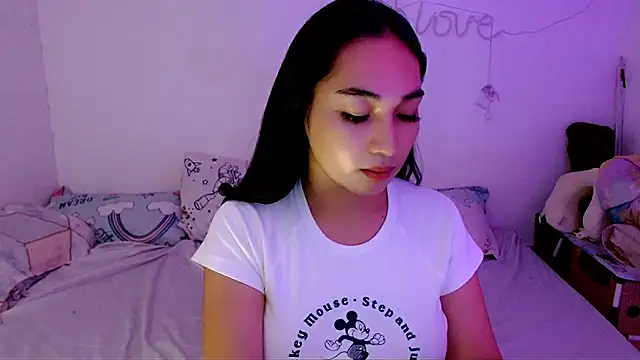 SweetLilly 18 online show from September 14, 2025, 4:33 am