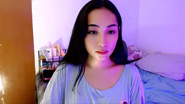 SweetLilly 18 online show from October 20, 2025, 2:12 am