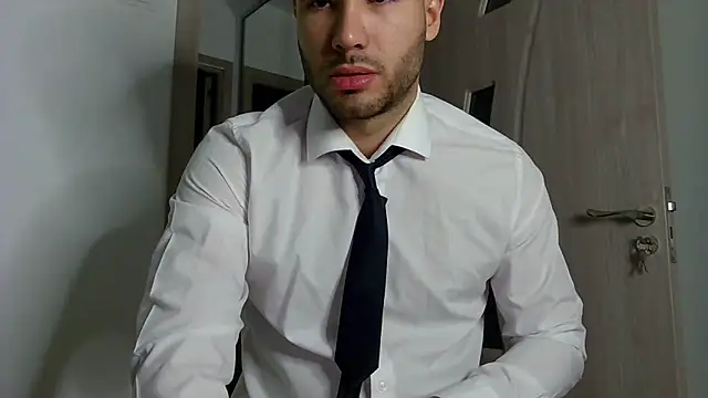 Snapshot of Justynn1 chatting on December 24, 2024, 1:06 am Justynn1 online show from December 24, 2024, 1:06 am