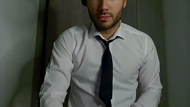 Snapshot of Justynn1 chatting on January 12, 2025, 12:07 am Justynn1 online show from January 12, 2025, 12:07 am