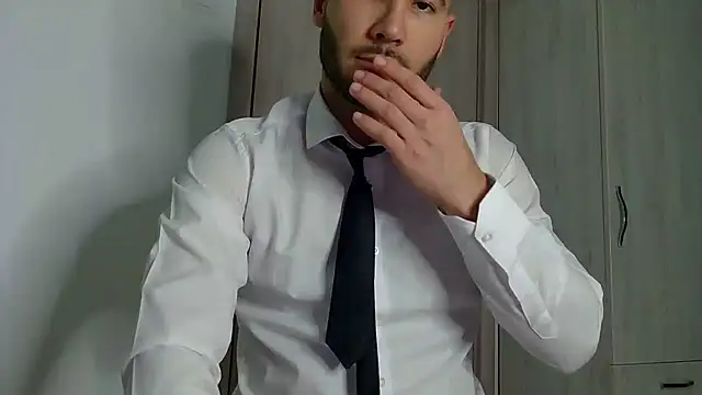 Snapshot of Justynn1 chatting on February 17, 2025, 6:42 am Justynn1 online show from February 17, 2025, 6:42 am