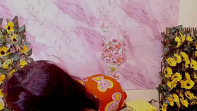 Snapshot of IndianAllure chatting on January 8, 2026, 5:54 am IndianAllure online show from January 8, 2026, 5:54 am