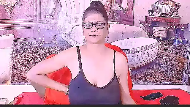 Snapshot of IndianAllure chatting on February 21, 2026, 5:52 am IndianAllure online show from February 21, 2026, 5:52 am