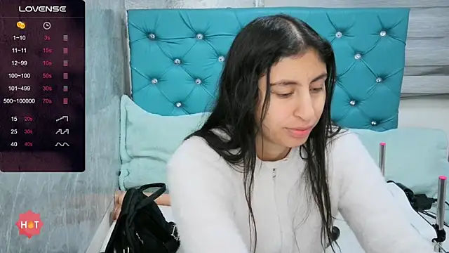 MAARYMOON online show from December 4, 2025, 11:08 am