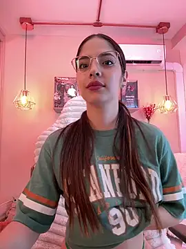 Snapshot of Zoe_Bae chatting on March 11, 2025, 9:15 pm Zoe Bae online show from March 11, 2025, 9:15 pm