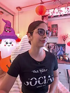 Snapshot of Zoe_Bae chatting on October 15, 2025, 10:10 pm Zoe Bae online show from October 15, 2025, 10:10 pm