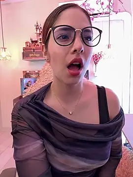 Snapshot of Zoe_Bae chatting on February 1, 2026, 12:09 am Zoe Bae online show from February 1, 2026, 12:09 am