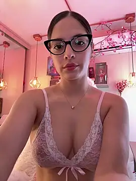Snapshot of Zoe_Bae chatting on March 16, 2026, 11:09 pm Zoe Bae online show from March 16, 2026, 11:09 pm