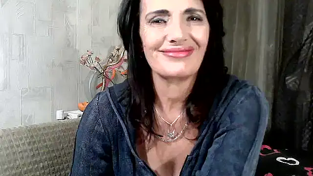 Snapshot of DreamMarianna chatting on November 2, 2025, 10:01 pm DreamMarianna online show from November 2, 2025, 10:01 pm