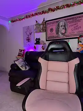 Snapshot of may_aceros chatting on December 22, 2025, 1:24 am may aceros online show from December 22, 2025, 1:24 am