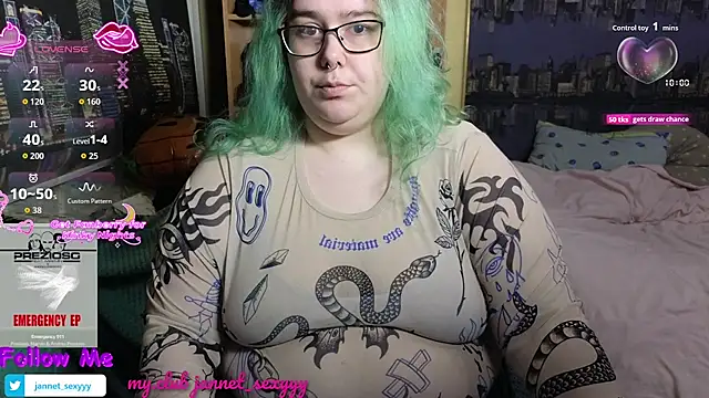 JannetPie online show from November 30, 2025, 10:47 pm