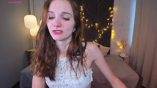 Snapshot of MirandaGlow chatting on January 5, 2025, 8:43 am MirandaGlow online show from January 5, 2025, 8:43 am