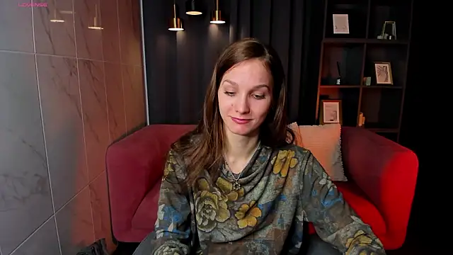 Snapshot of MirandaGlow chatting on February 11, 2026, 5:34 am MirandaGlow online show from February 11, 2026, 5:34 am