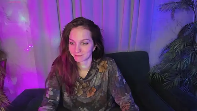 Snapshot of MirandaGlow chatting on February 14, 2026, 5:37 am MirandaGlow online show from February 14, 2026, 5:37 am