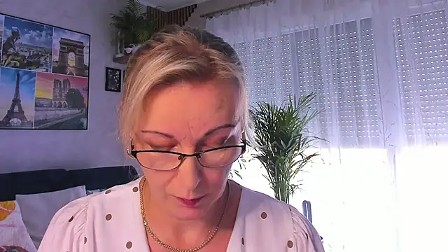 vanessa chat online show from October 13, 2025, 1:22 pm