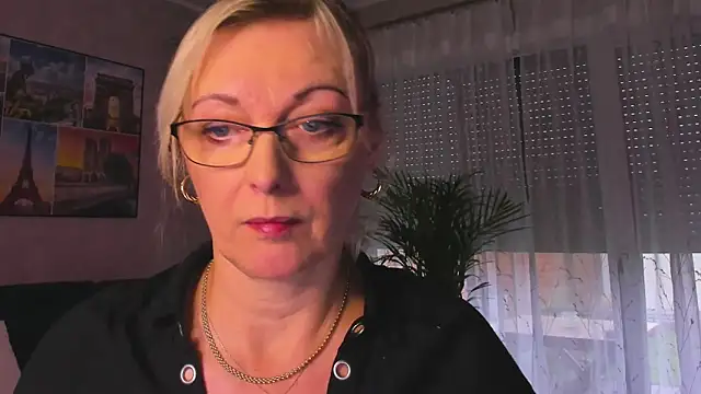 vanessa chat online show from October 27, 2025, 2:32 pm