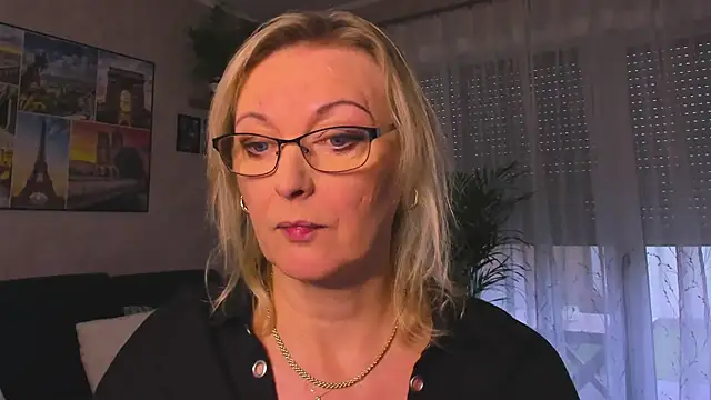 vanessa chat online show from November 24, 2025, 2:17 pm